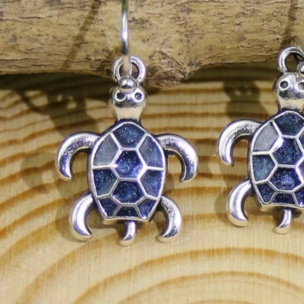 EMORY ROSE turtle design drop earrings - Picture 3 of 3